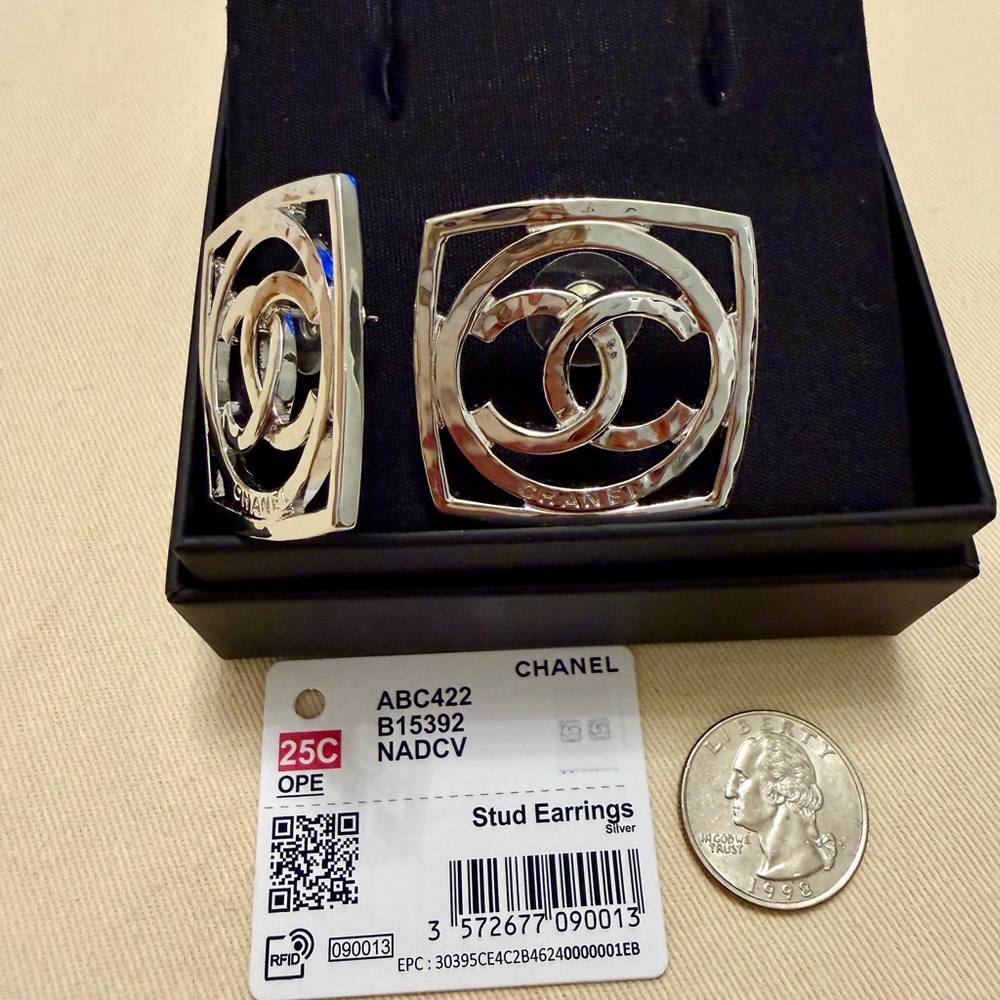 CHANEL Silver Interlocking CC Square Stud Earrings - Picture 4 of 4